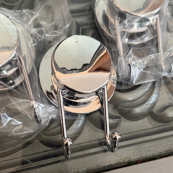 Pack of 4 Stainless Steel Silver Shower Suction Cup Hooks Set - Picture 4 of 8